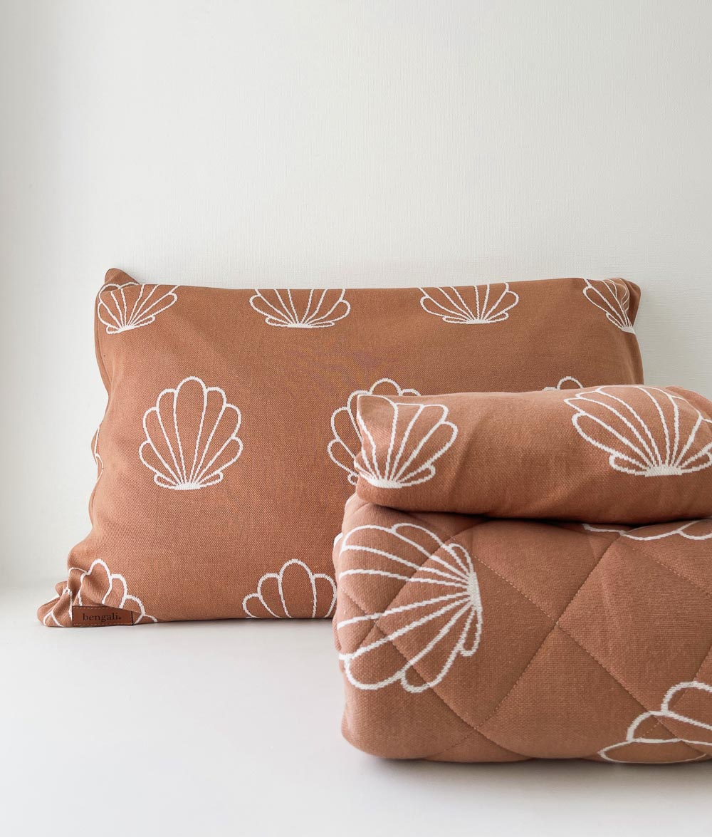 Bengali Bedding | Reversible Bed Quilts - Toffee & Ivory Clam Shell