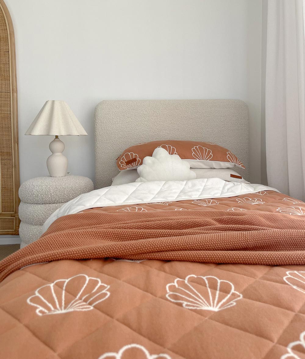 Bengali Bedding | Reversible Bed Quilts - Toffee & Ivory Clam Shell